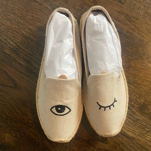NWT Soludos Seville Smoking Slippers - Wink - Sand